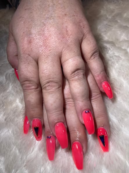 Coral-pink coffin met steentjes